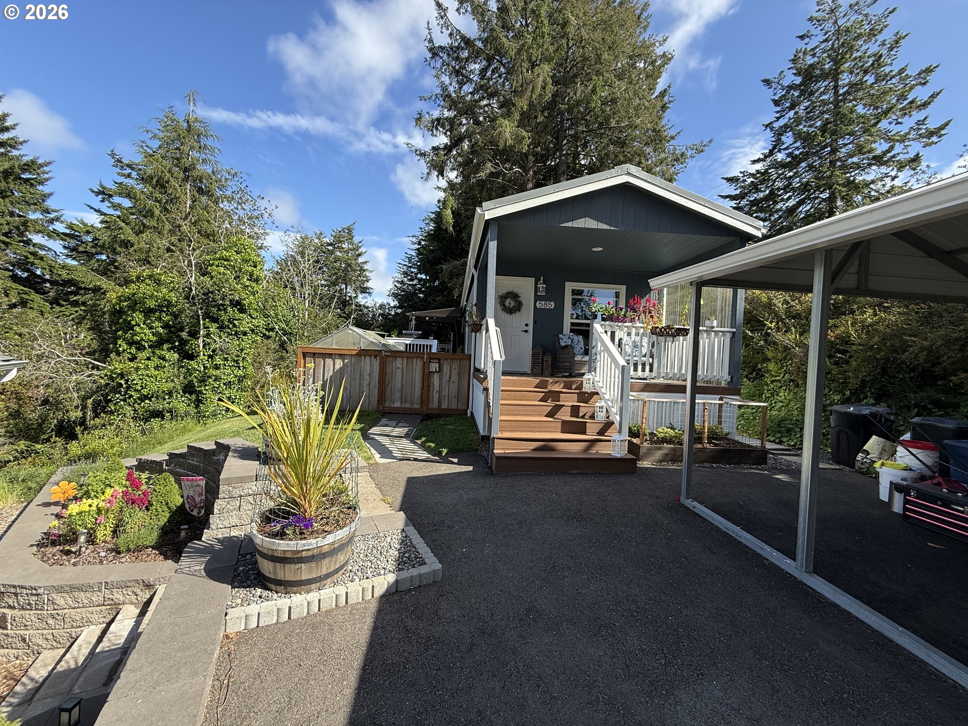 585 VILLAGE PINES AVE
