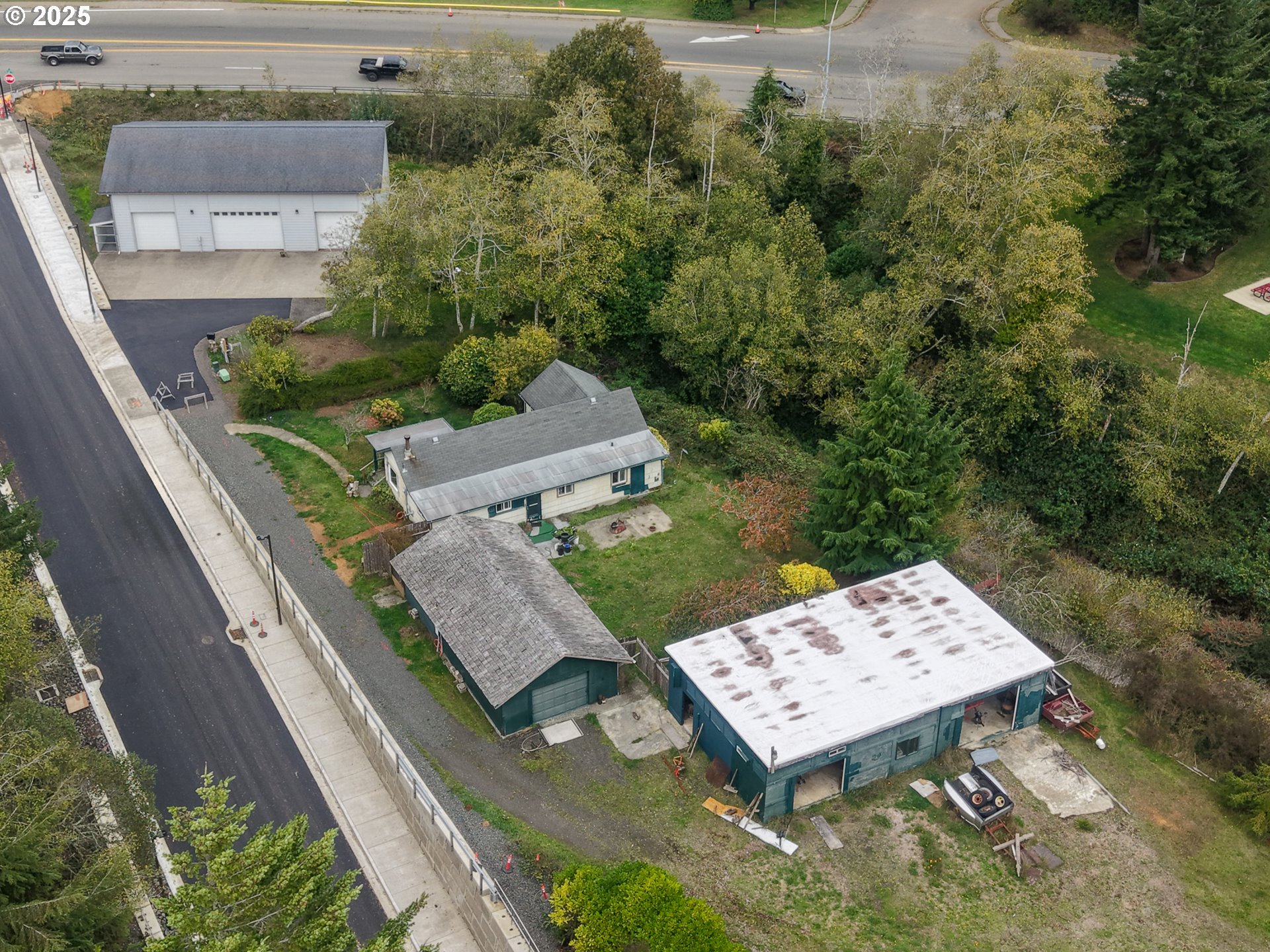 565 LINDY LN