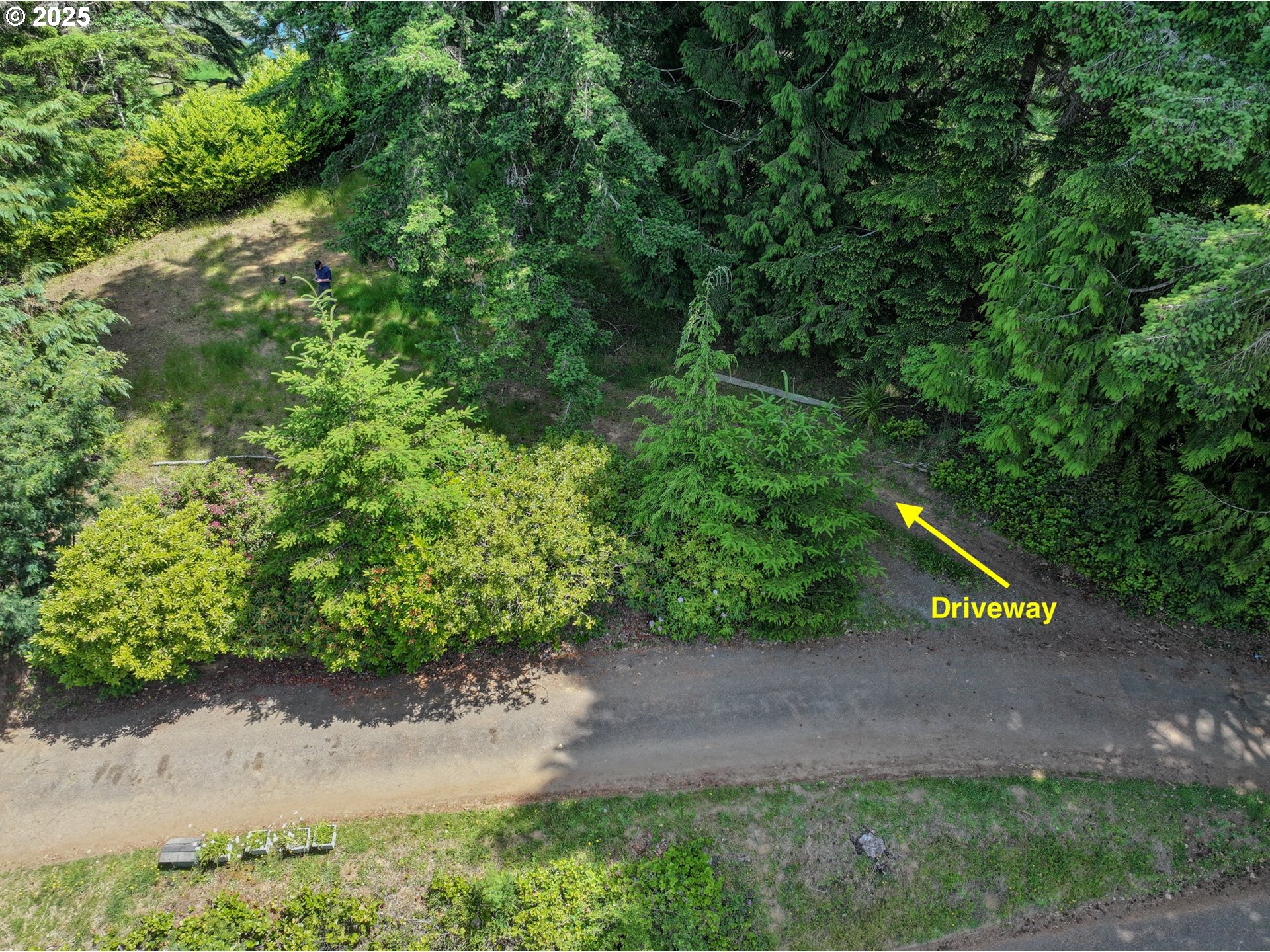 620 HILLTOP DR 01107