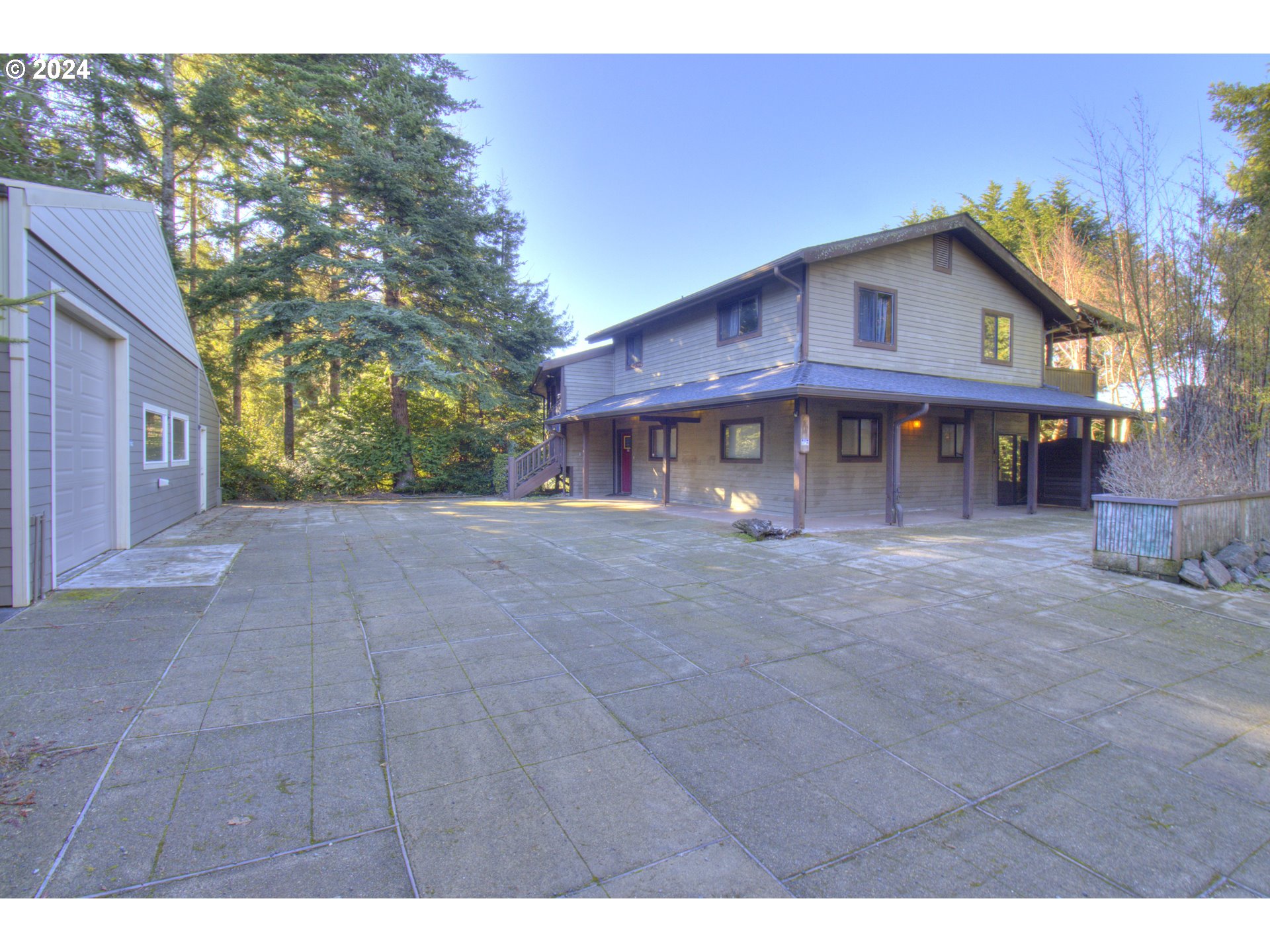 4 VISTA DR