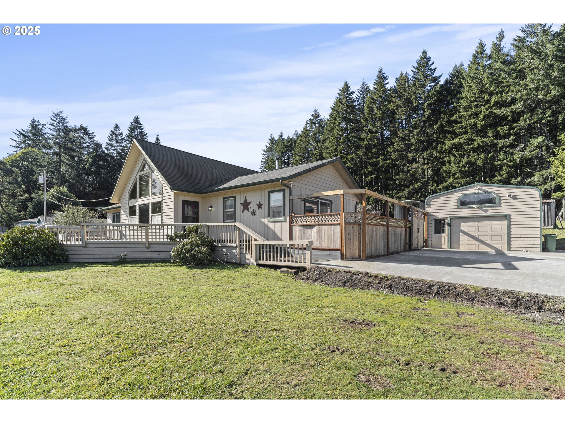 889 H AVE