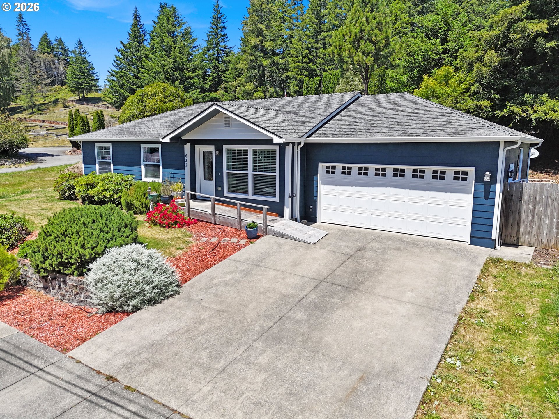 632 MEADOW LN
