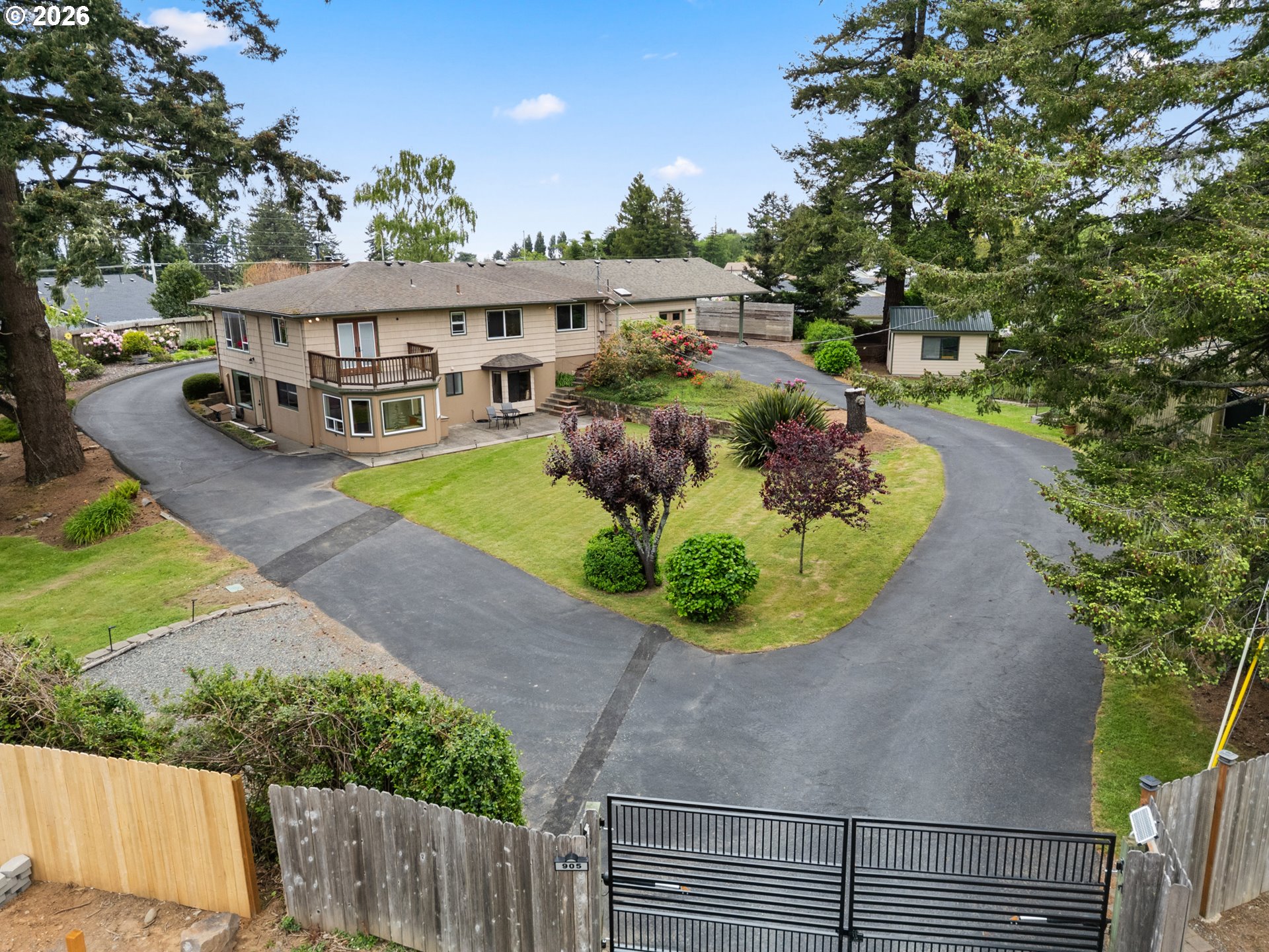 905 BARBRA LN