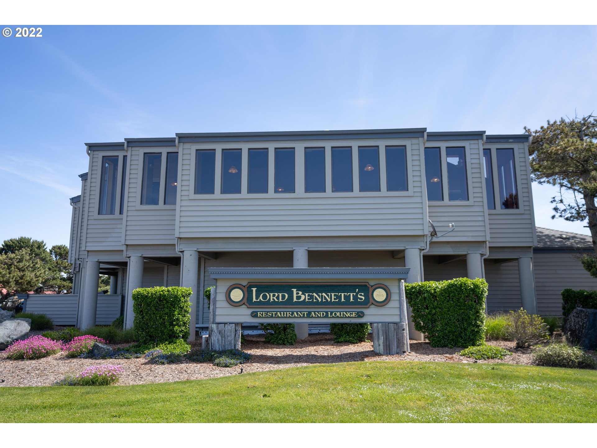 1695 BEACH LOOP DR