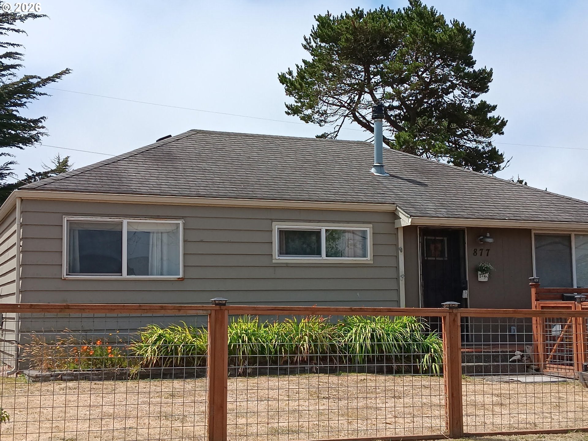 877 PACIFIC AVE