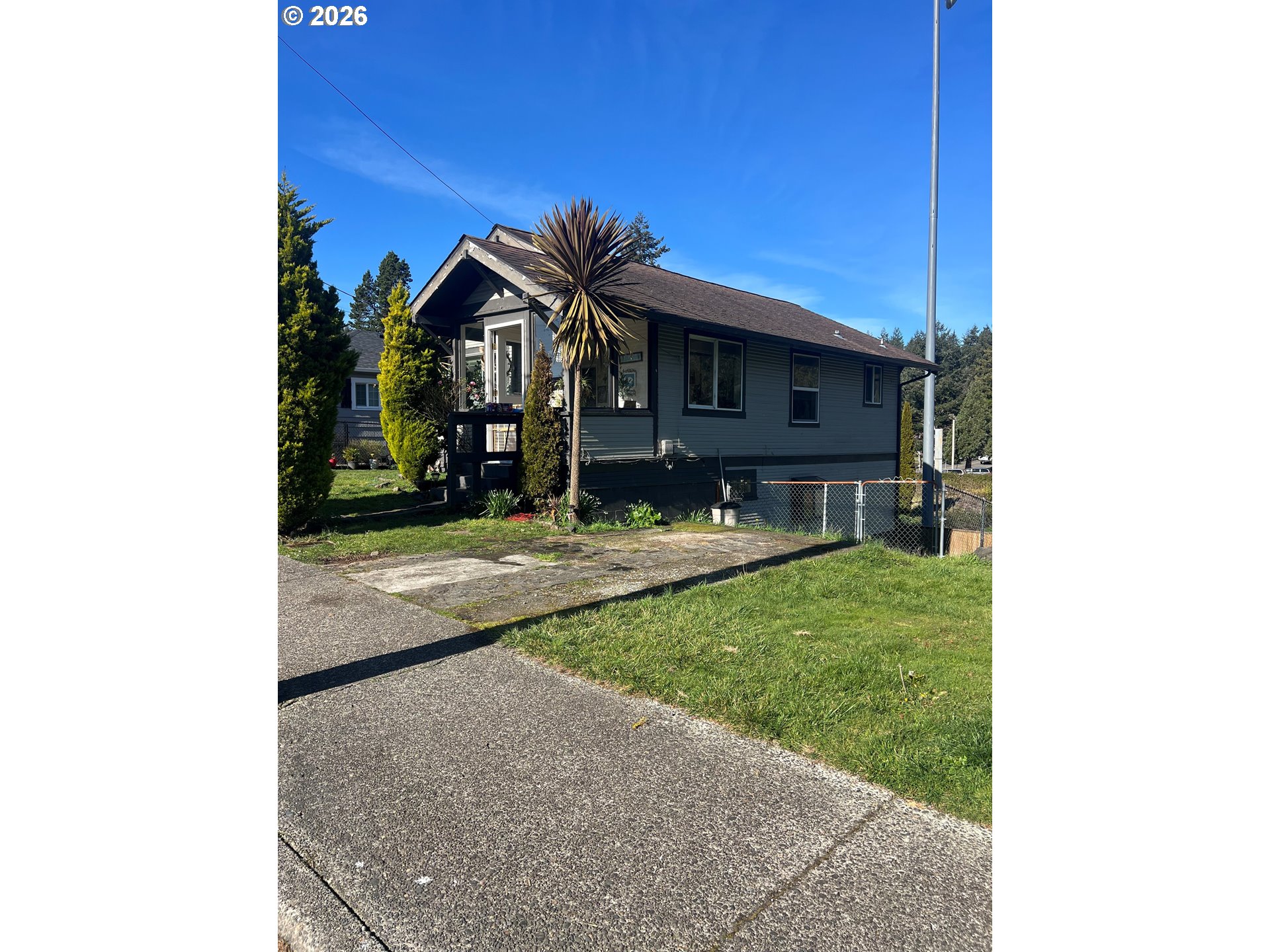 954 COMMERCIAL AVE