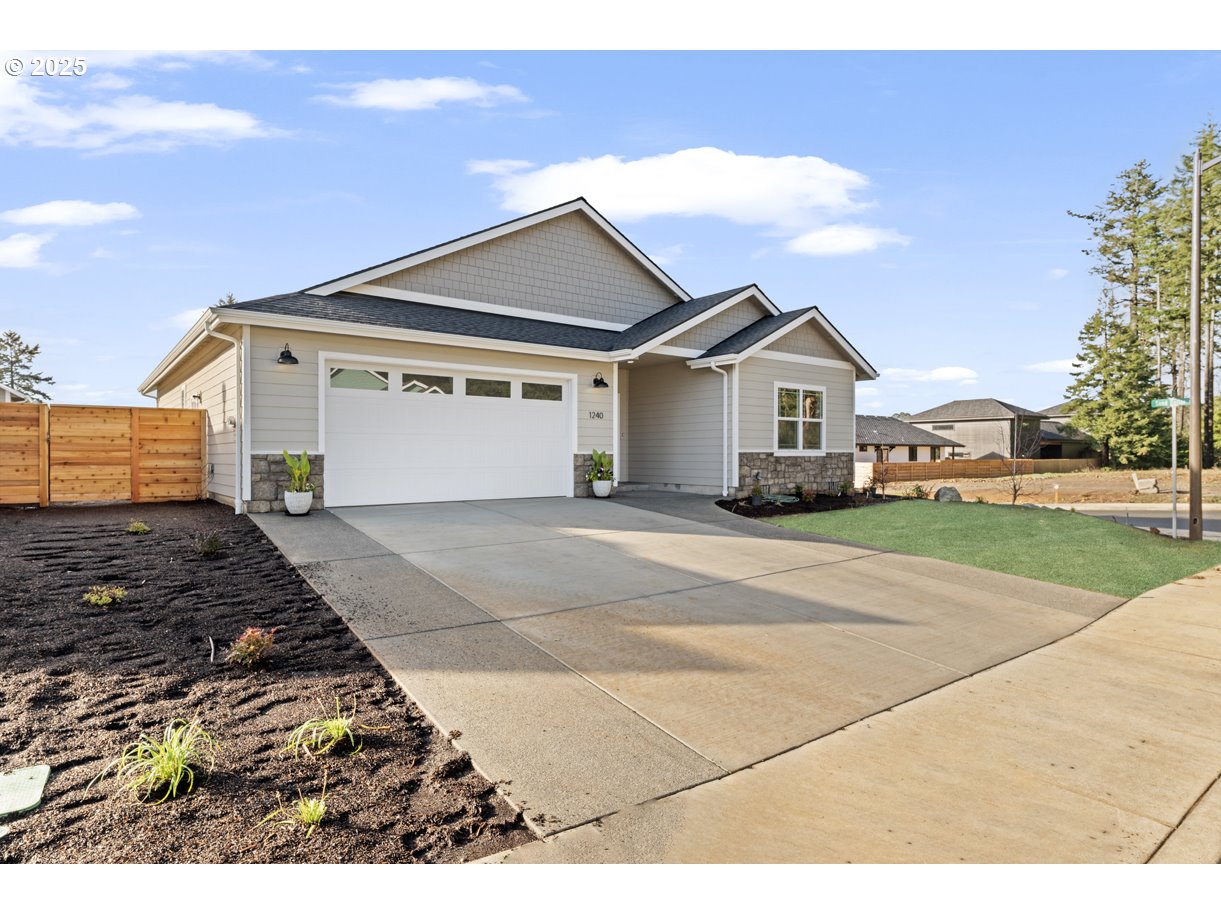 1240 Lighthouse LN
